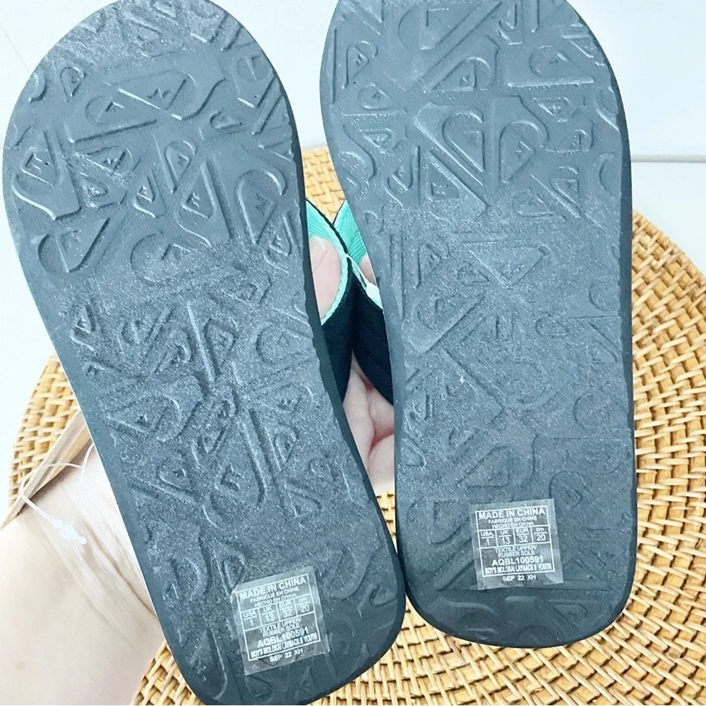 Quicksilver New Boys Flip Flops Size 1 Blue